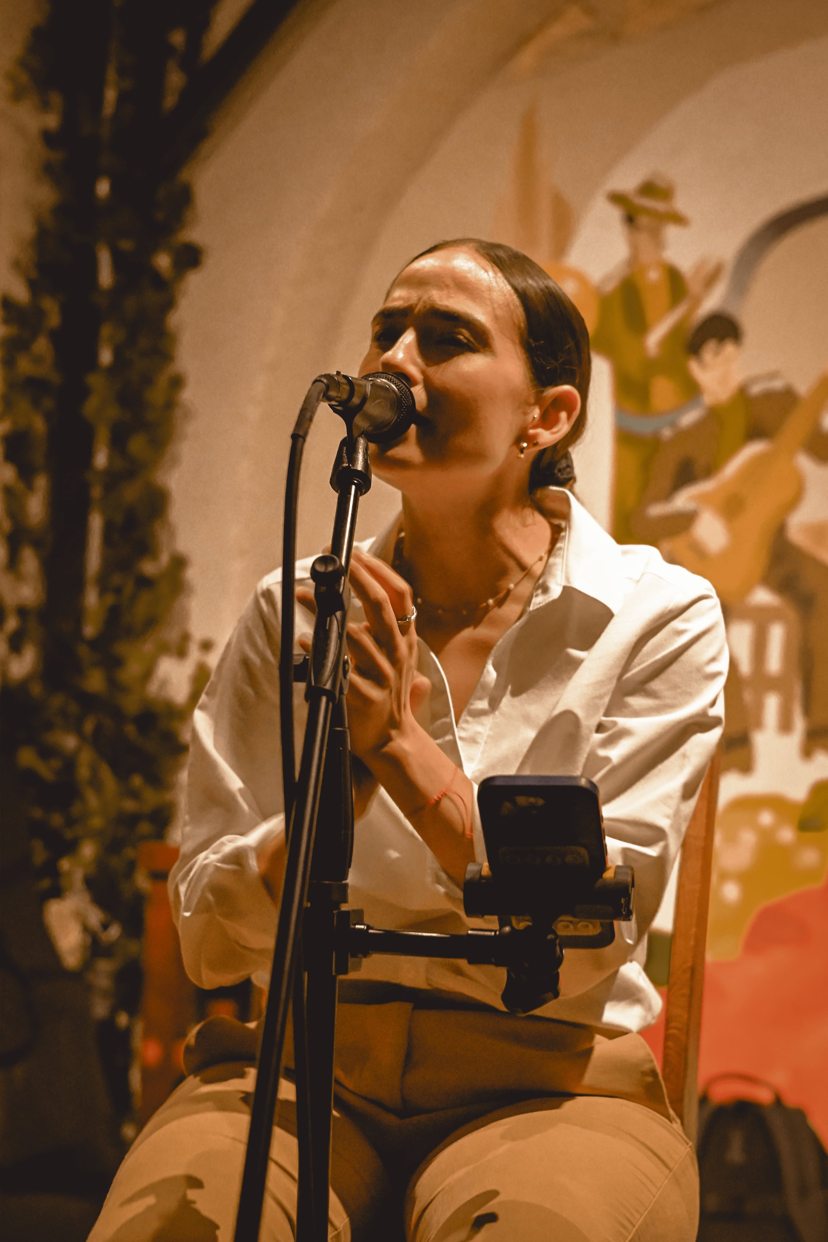 Interior de Taberna Atope con ambiente español